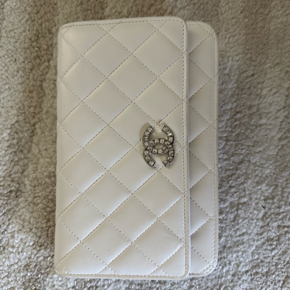 CHANEL Ivory Quilted Clutch